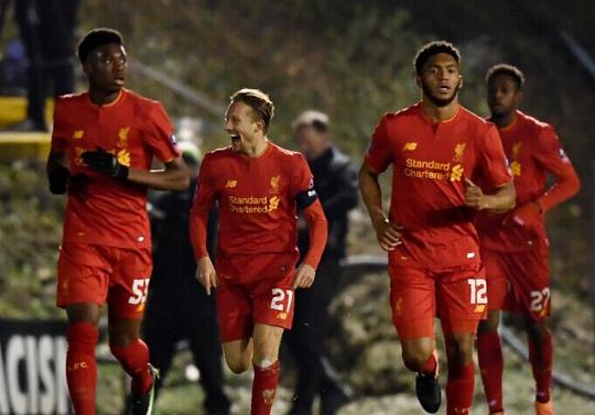 国足官方祝福魏祥鑫：期待以后为中国足球贡献更多力量（国足官方向魏祥鑫送上祝福：期盼其未来为中国足球再立新功）