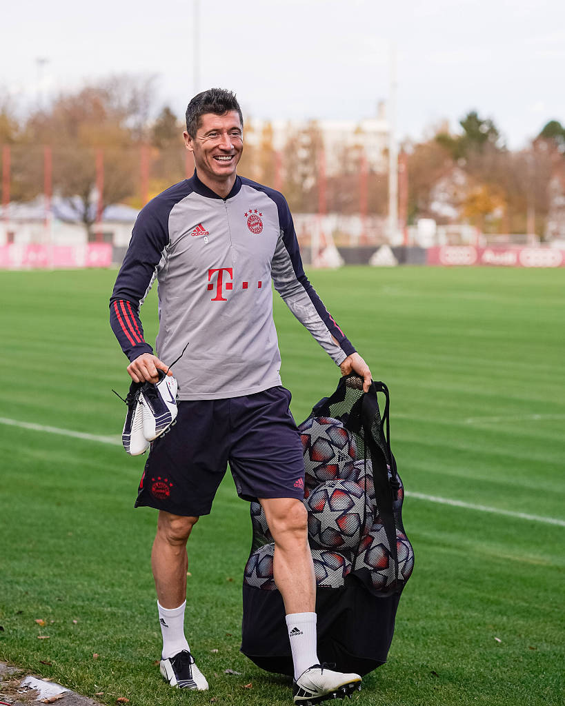 曼联7000万英镑签下亚当·沃顿的交易在水晶宫承认拜仁计划从老特拉福德挖角后加速进行。（水晶宫证实拜仁意图从老特拉福德挖角后，曼联以7000万英镑签下亚当·沃顿的交易加速推进）