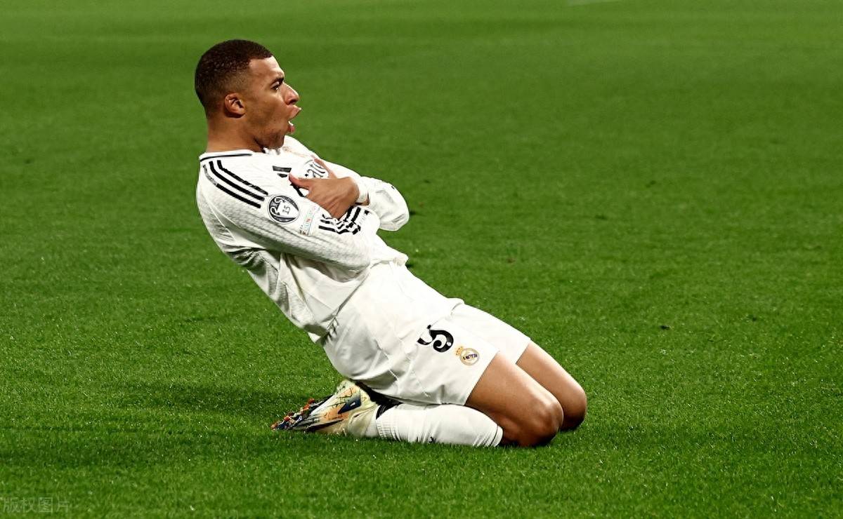 四连胜！中国女排3-2逆转美国，吴梦洁独揽27分（中国女排五局逆转美国取四连胜，吴梦洁独得27分）