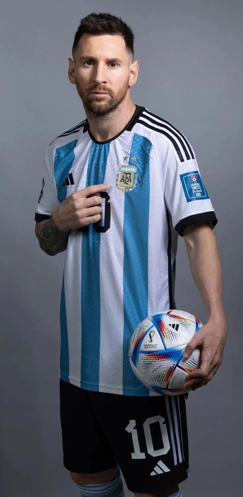 怀特30分钟内砍30+7+9+5三分，绿军队史首人（怀特仅用30分钟轰下30分7板9助外加5记三分，成绿军队史第一人）