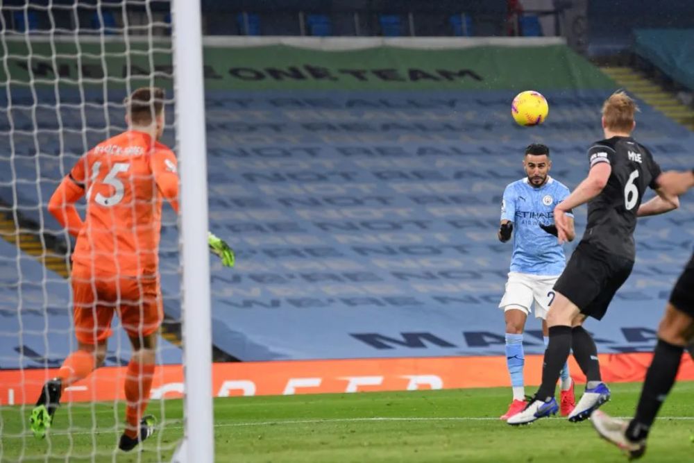 怀特复出力助阿森纳争冠，枪手伤病潮下的坚强回应（怀特复归助阿森纳冲冠，伤病潮中枪手强势回击）