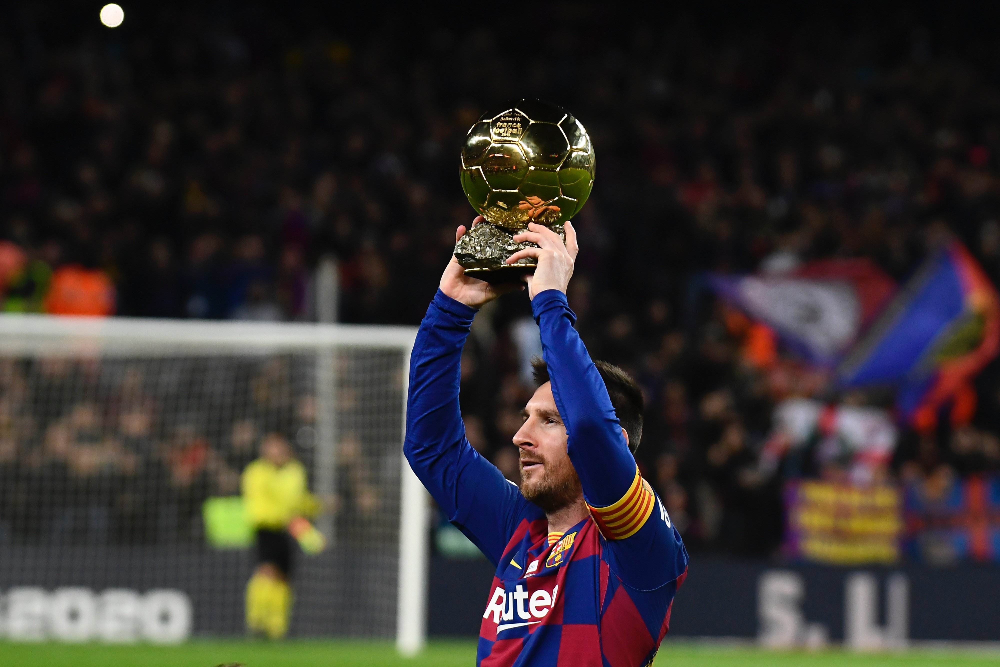 里瓦尔多：亚马尔不能只局限在右路，教练须为他创造更多选择（里瓦尔多建议：亚马尔不应只踢右路，教练应为其提供更多选择）