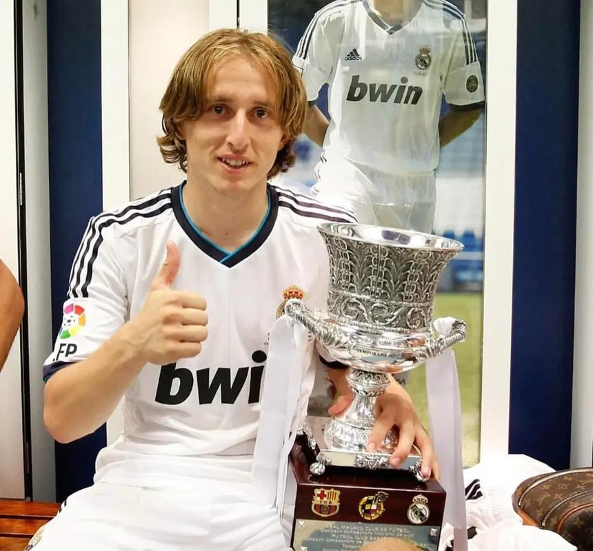 Shams：富保罗已告知独行侠，若不承诺与浓眉续约就交易他（Shams：富保罗向独行侠表态，不承诺与浓眉续约就将他交易）