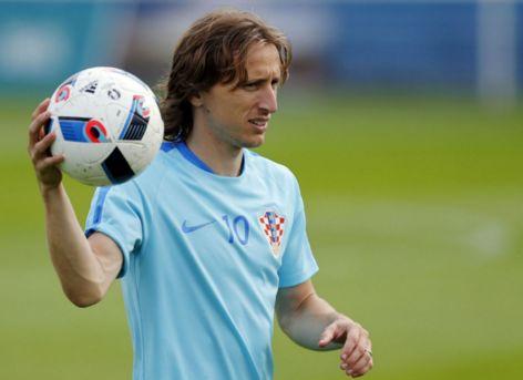 湖人浓眉哥篮下统治球队获胜（浓眉哥内线称霸助湖人取胜）